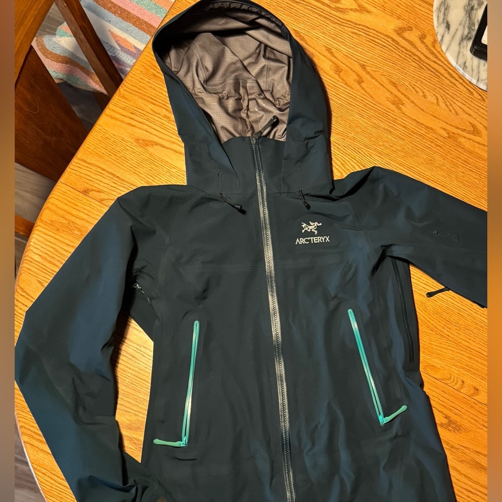 Arc'teryx Women's Jacket - Black with Teal Accents